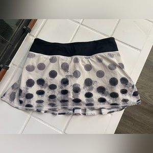 Lululemon size 6 skirt